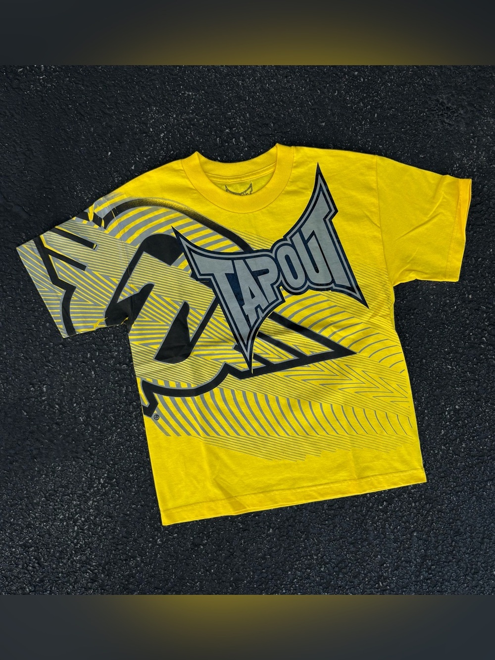 Y2K 2000s Tapout Graphic Yellow MMA Grunge Graphic T-Shirt Men’s Small USA VTG
